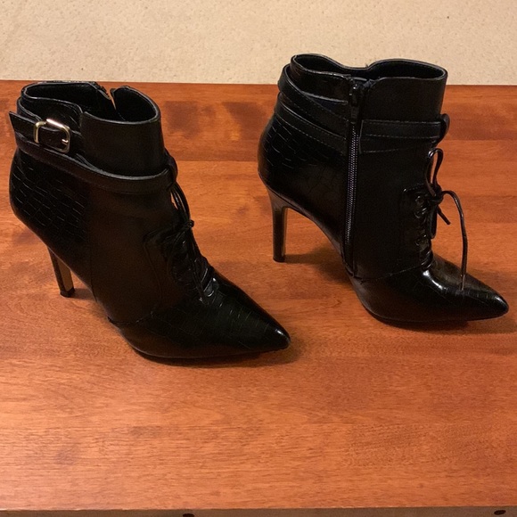 Black heeled booties, 4 inches, size 6 - Picture 4 of 6